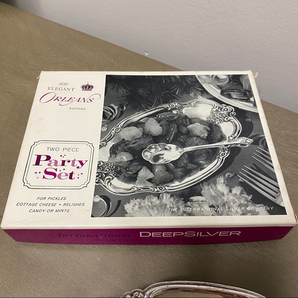 International Silver Orleans Pattern Party Set - Picture 2 of 11